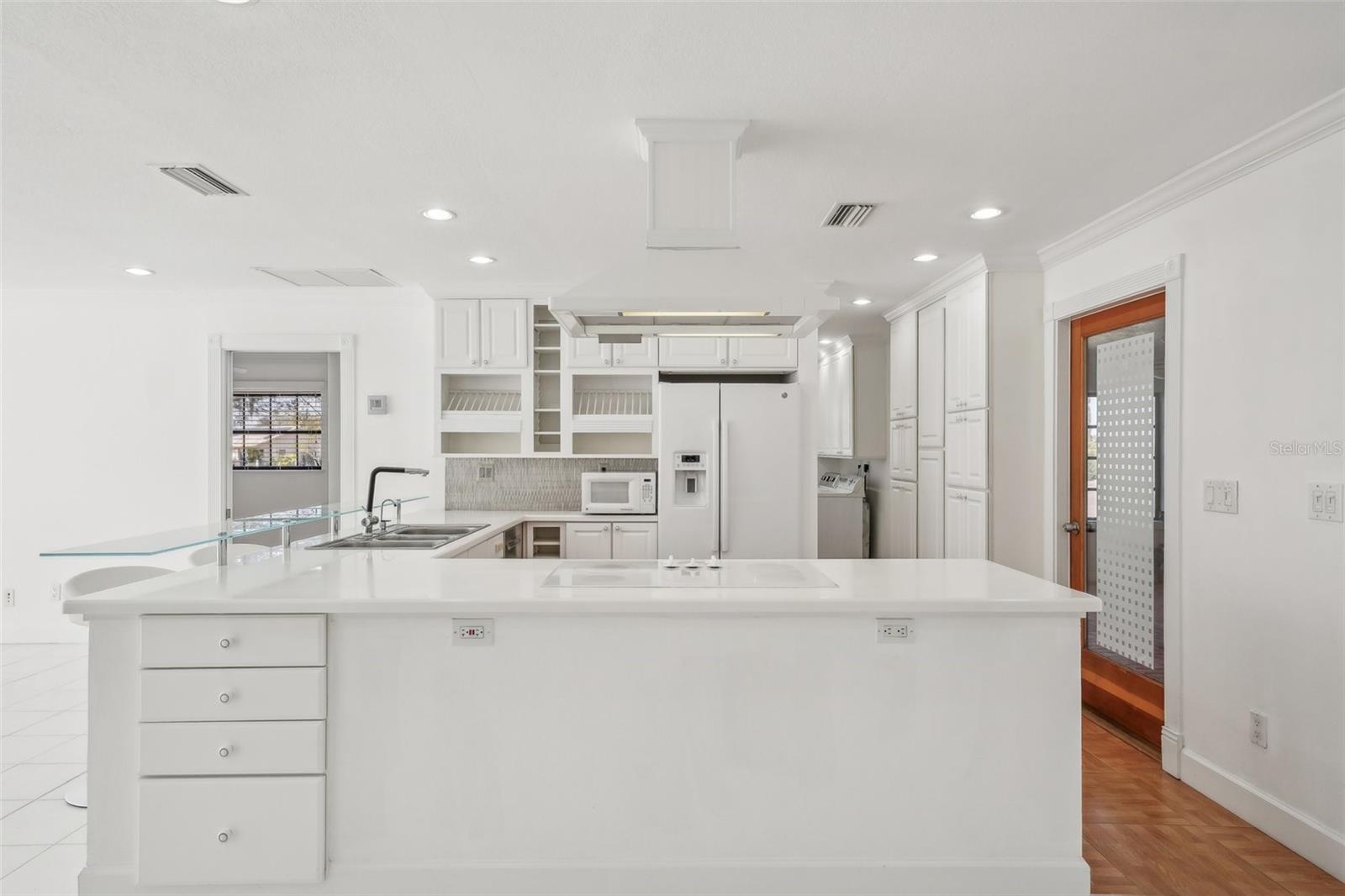386 CLUB MANOR DR, SUN CITY CENTER, FL, 33573
