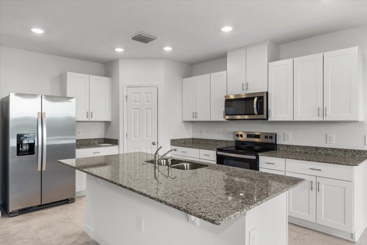 2470 LEEDS ST, HAINES CITY, FL, 33844