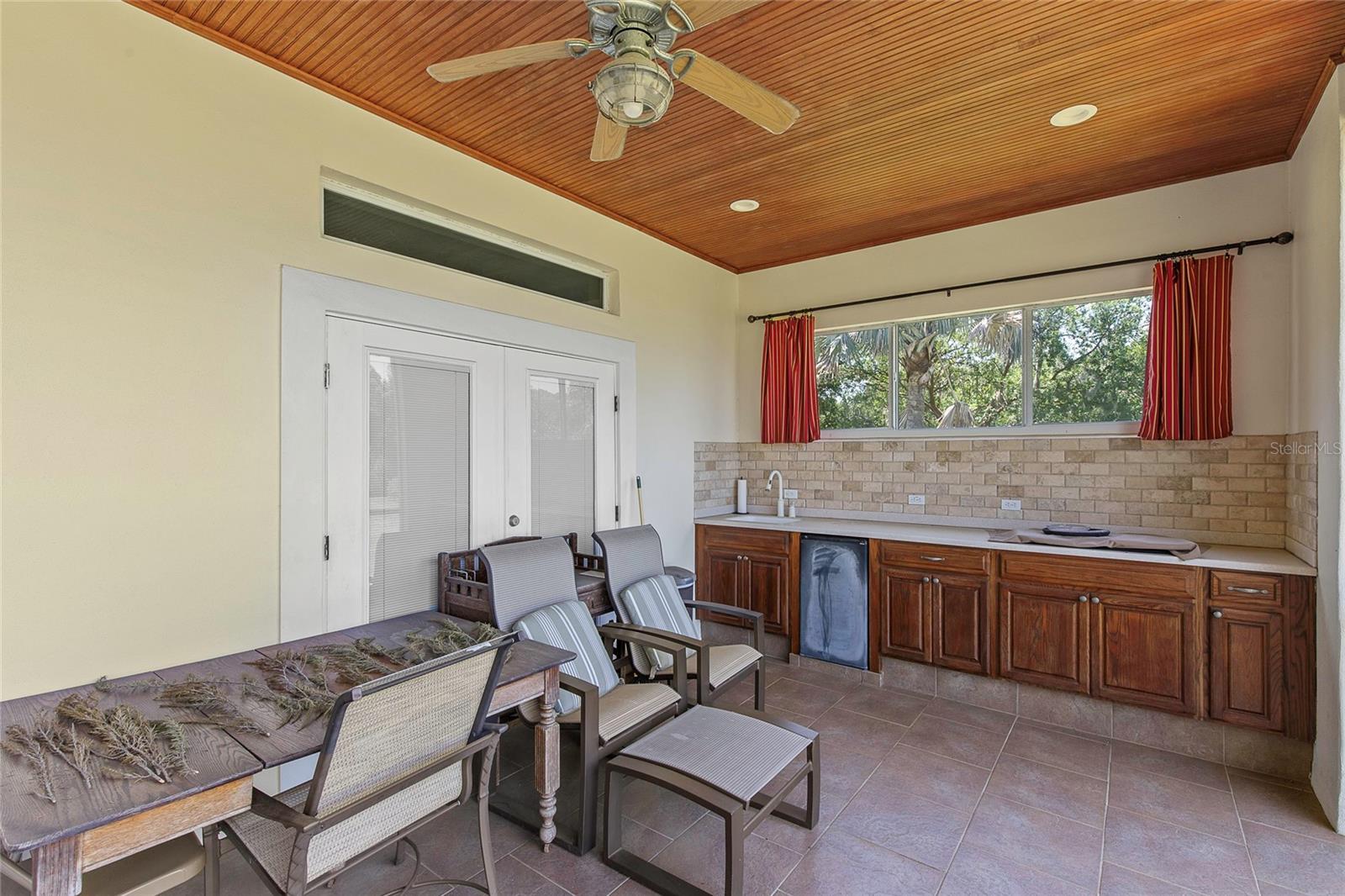 590 CRESCENT ST, UMATILLA, FL, 32784