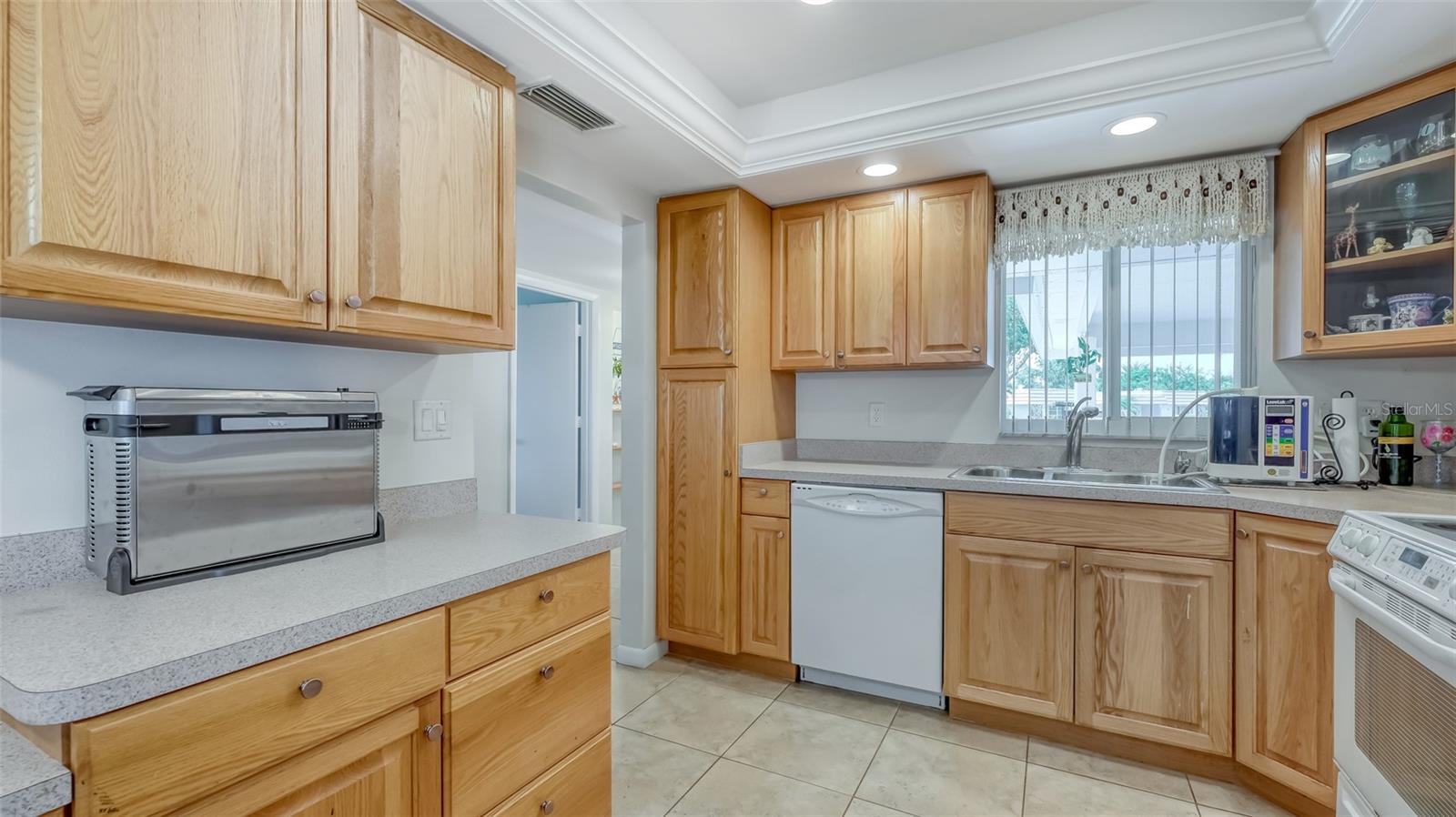 2016 RIVERBLUFF PKWY #V328, SARASOTA, FL, 34231