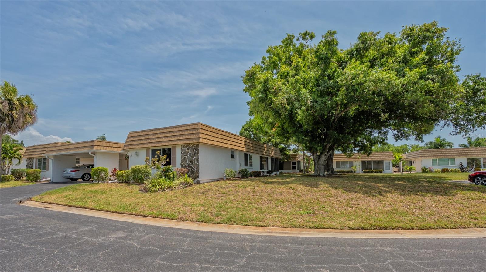 2016 RIVERBLUFF PKWY #V328, SARASOTA, FL, 34231