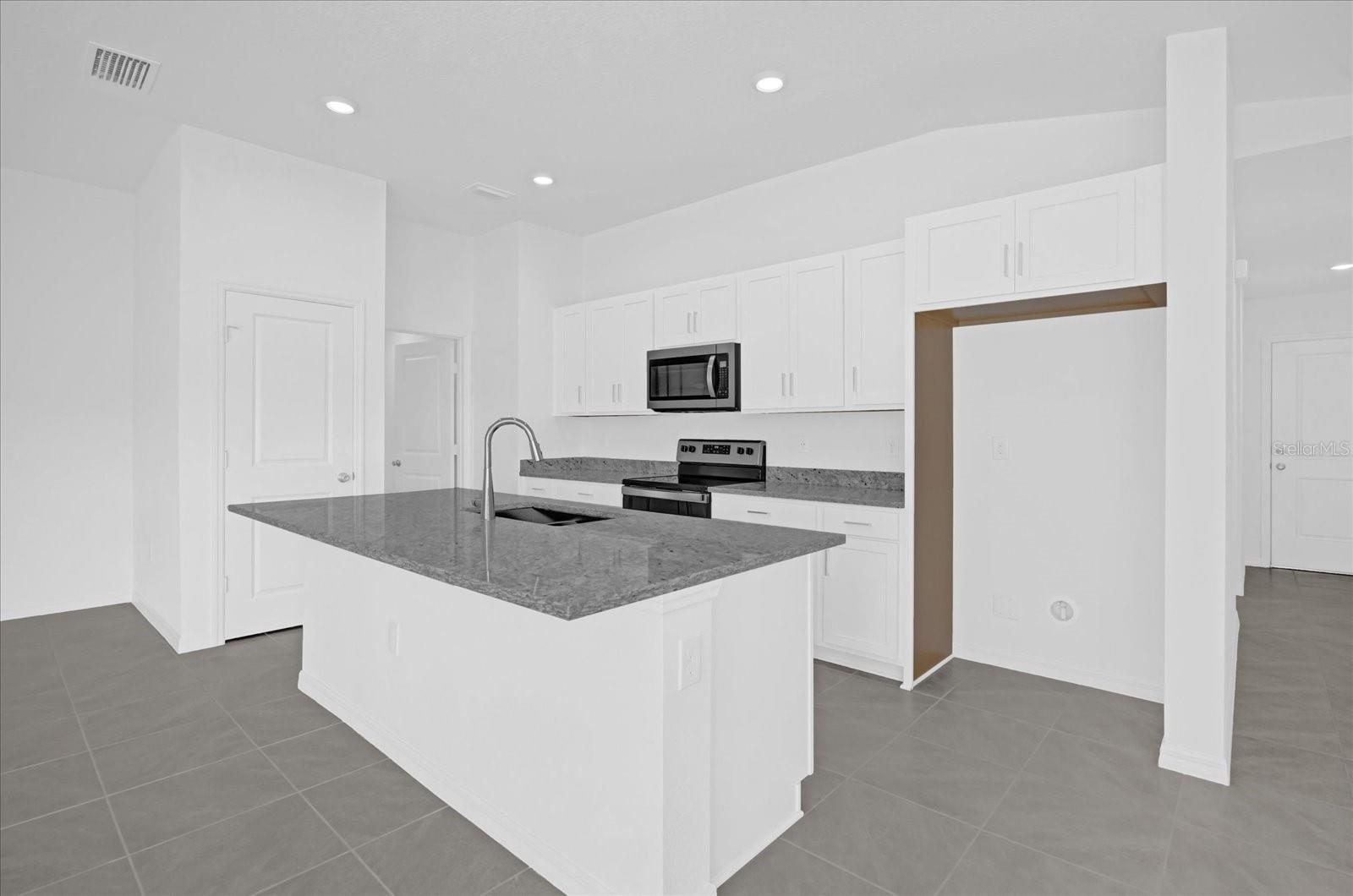 8620 CARIBBEAN PINE WAY, LAKELAND, FL, 33809
