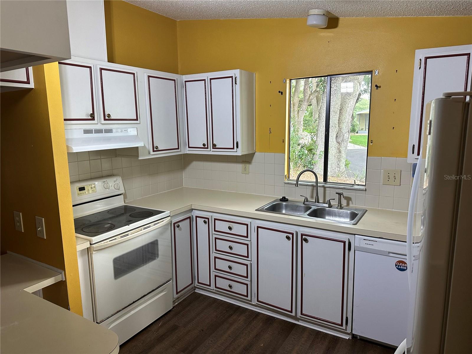 1833 HOLLY LN, LADY LAKE, FL, 32159