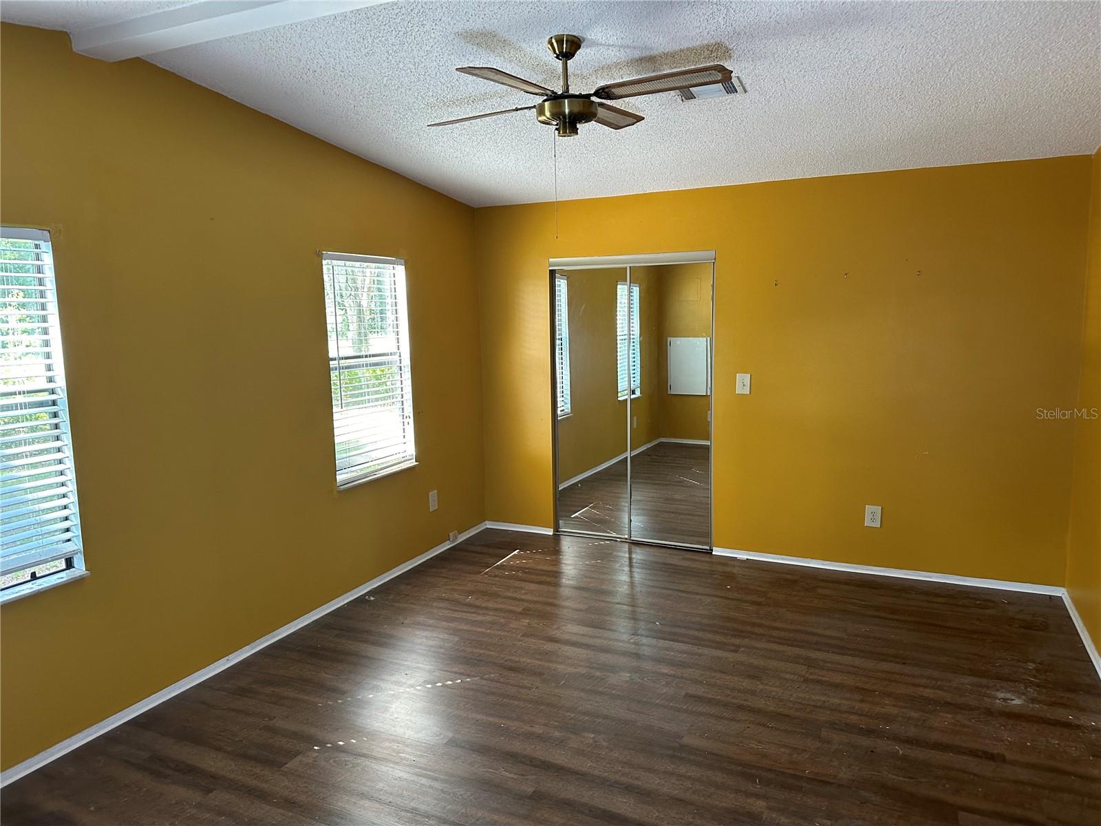 1833 HOLLY LN, LADY LAKE, FL, 32159