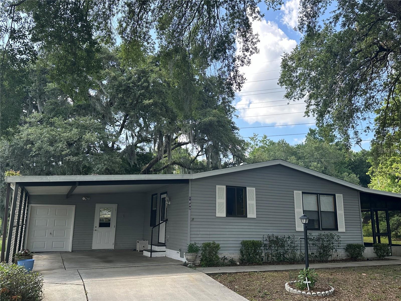 1833 HOLLY LN, LADY LAKE, FL, 32159