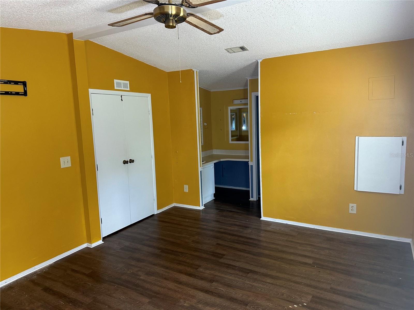 1833 HOLLY LN, LADY LAKE, FL, 32159