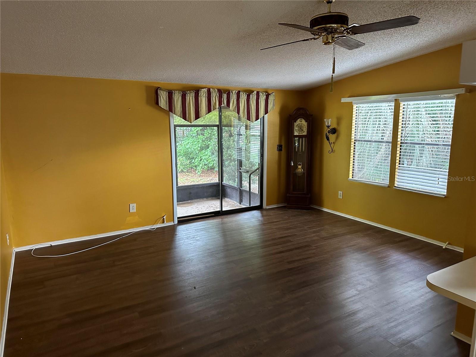 1833 HOLLY LN, LADY LAKE, FL, 32159