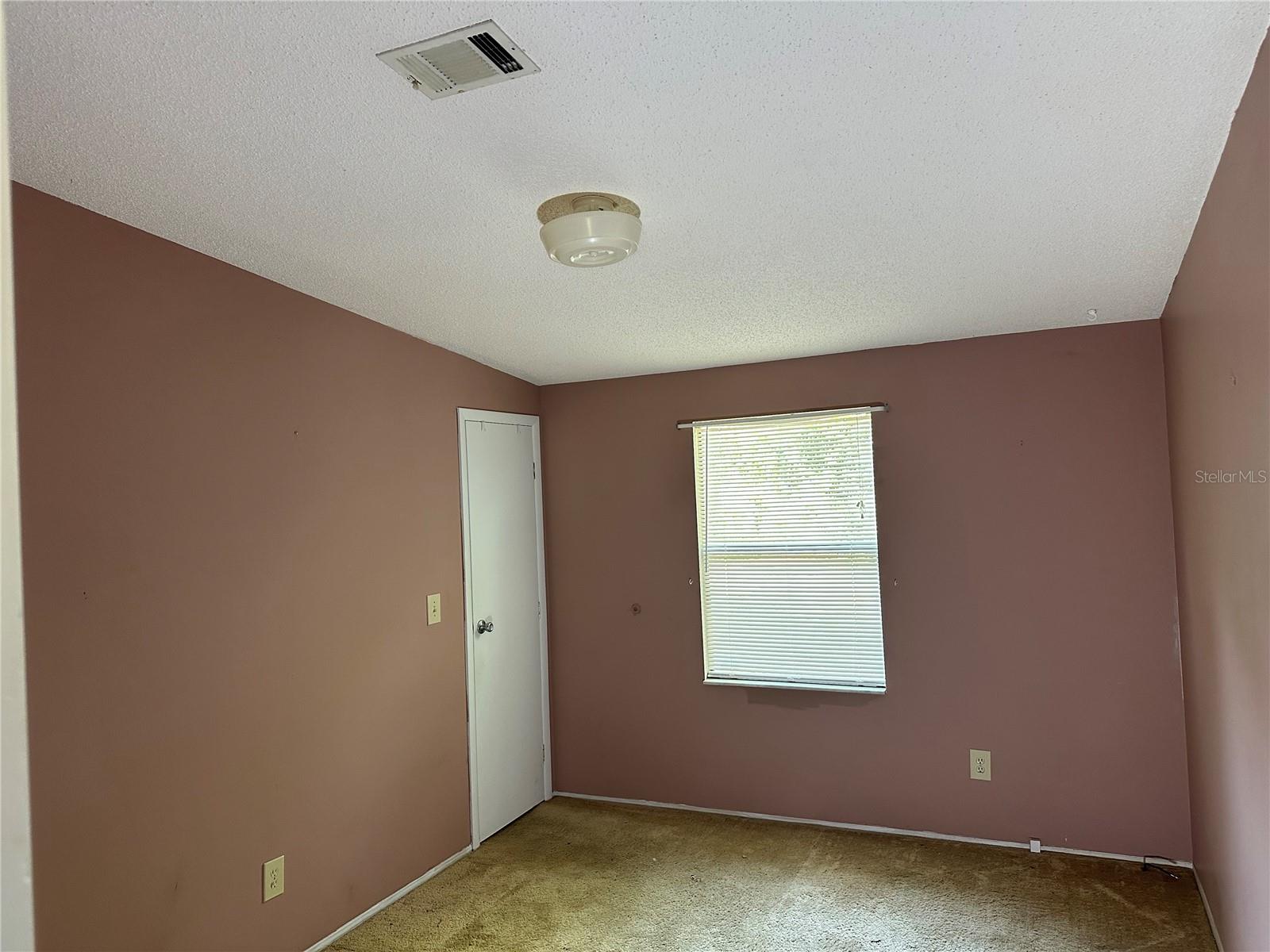 1833 HOLLY LN, LADY LAKE, FL, 32159