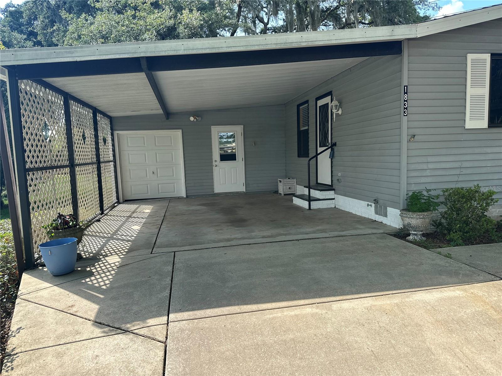 1833 HOLLY LN, LADY LAKE, FL, 32159