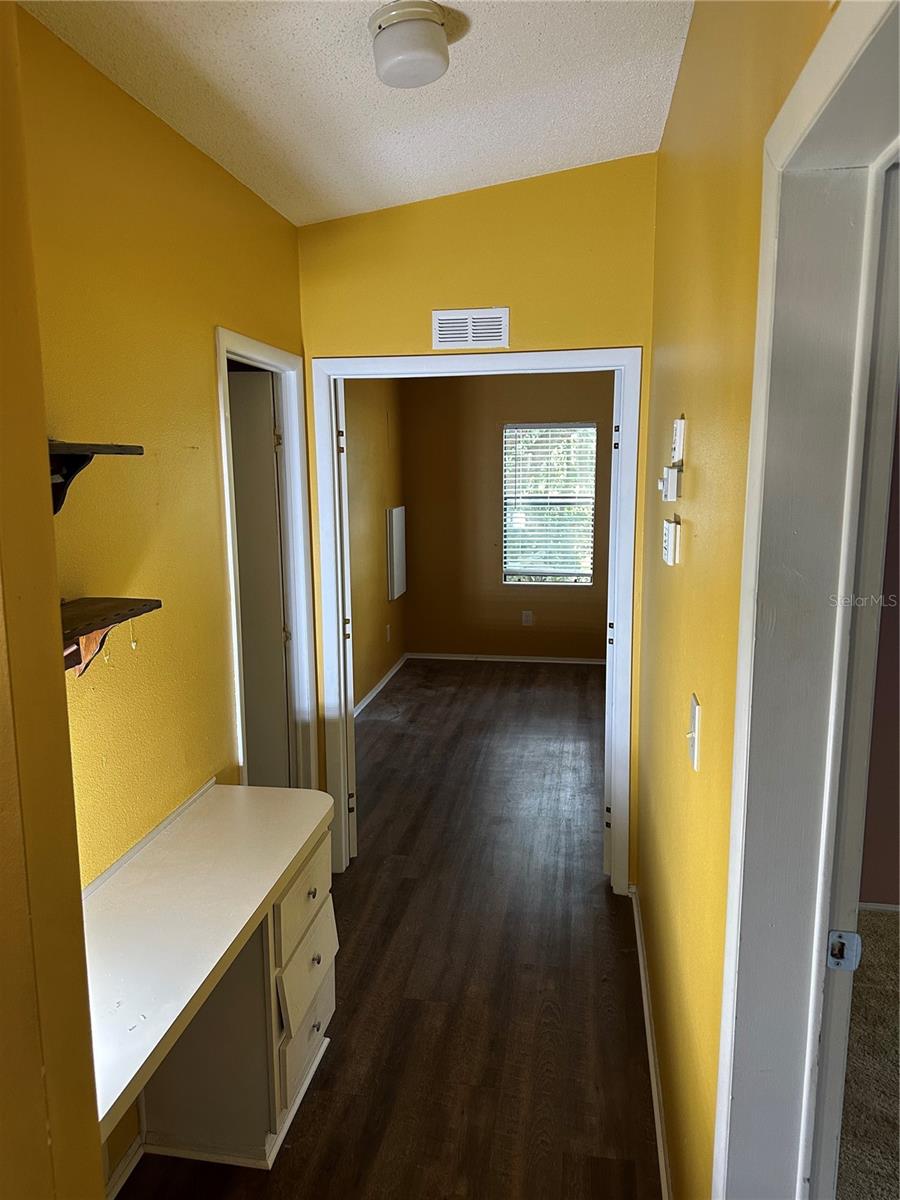 1833 HOLLY LN, LADY LAKE, FL, 32159