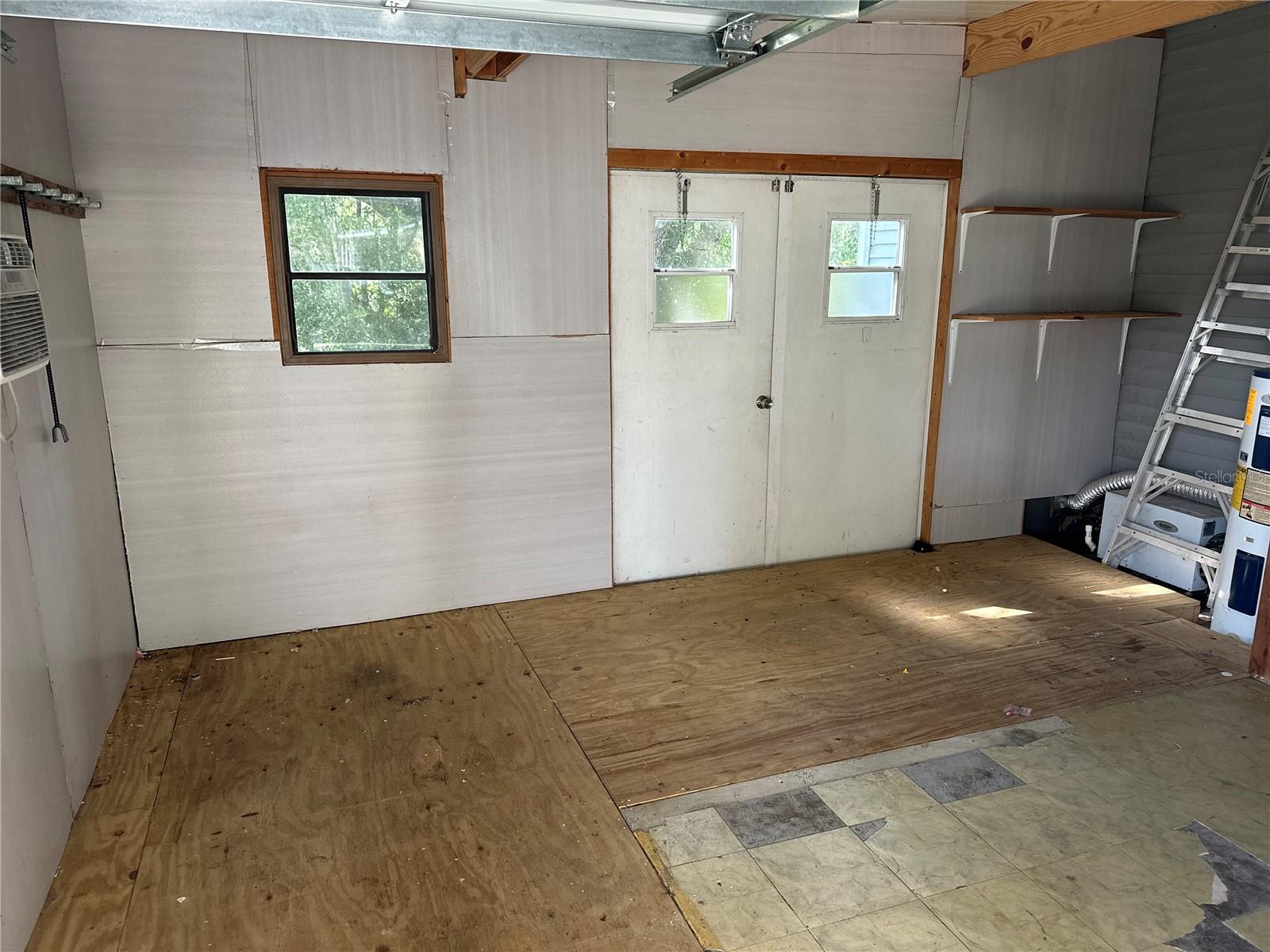 1833 HOLLY LN, LADY LAKE, FL, 32159