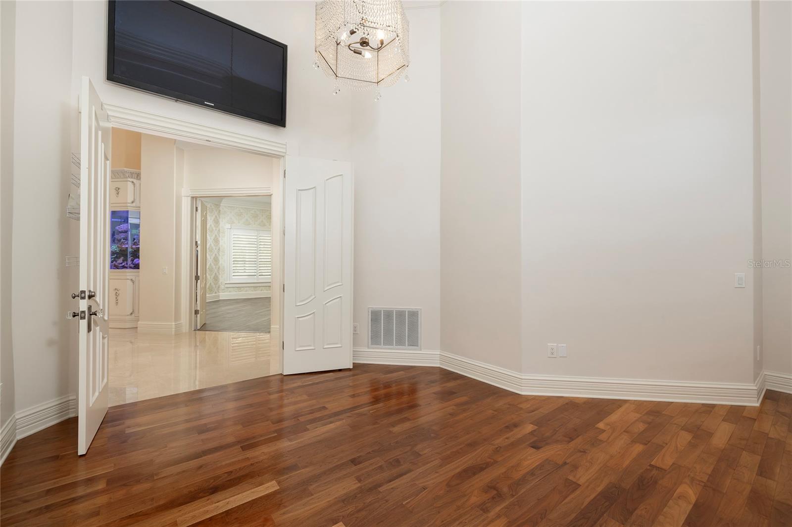 550 E EAST LAKE RD N, TARPON SPRINGS, FL, 34688