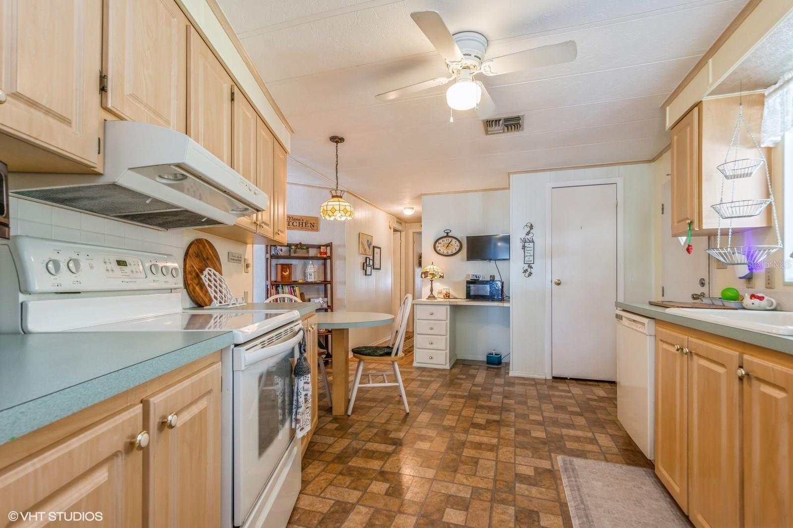 400 BLUE MARLIN DR, OLDSMAR, FL, 34677