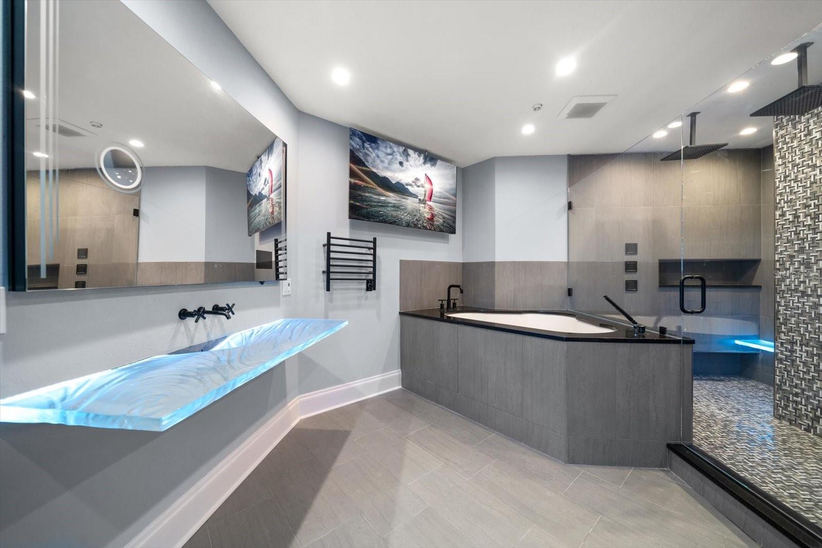 U8243966 Property Photo