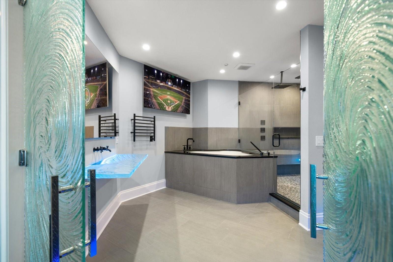 U8243966 Property Photo