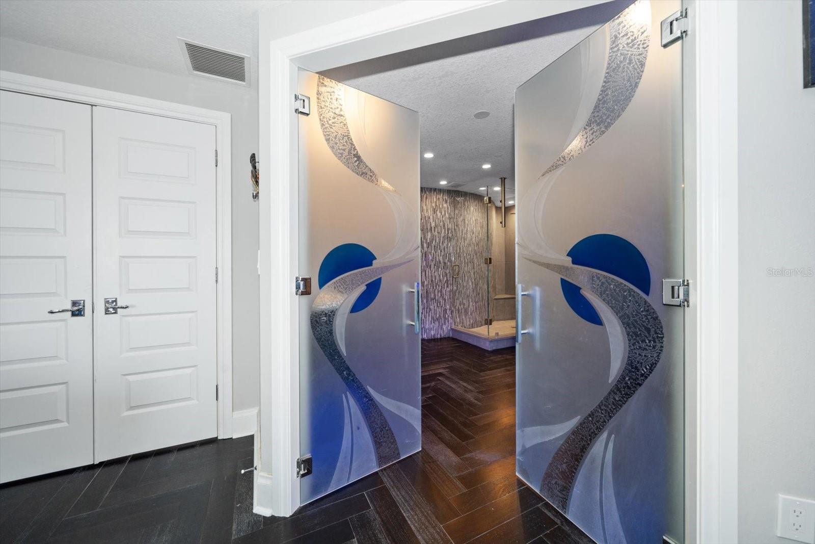 U8243966 Property Photo