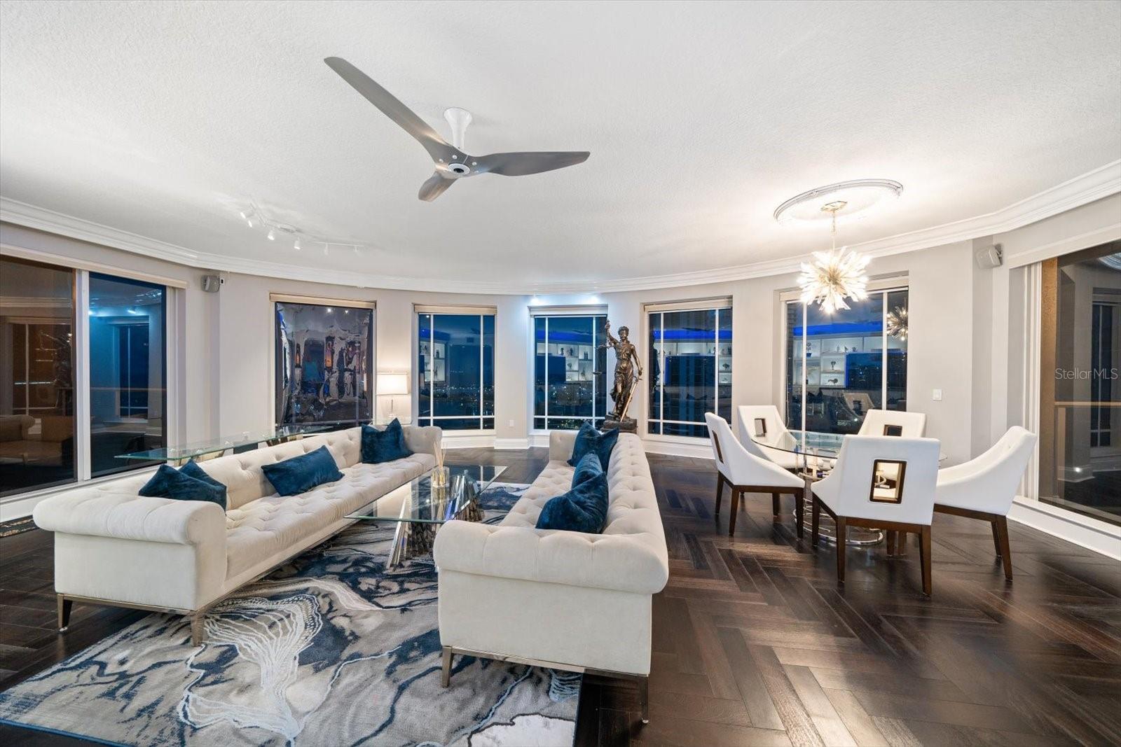 U8243966 Property Photo