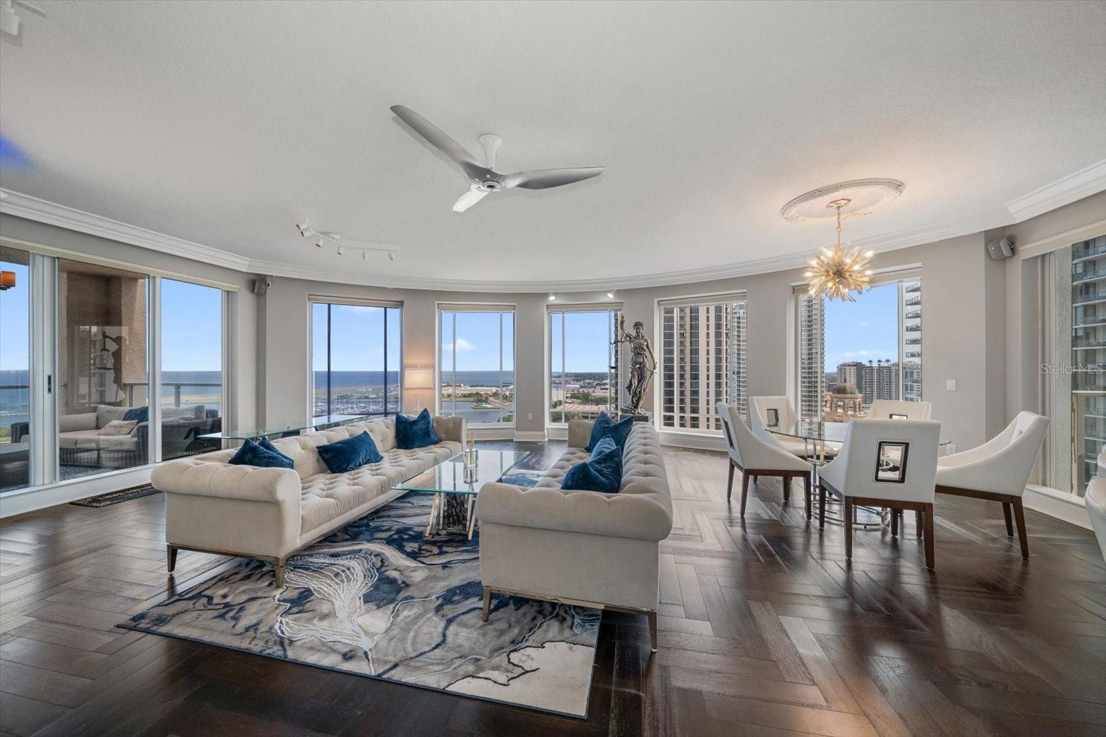 U8243966 Property Photo