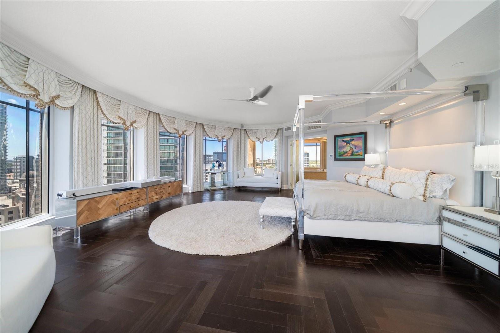 U8243966 Property Photo