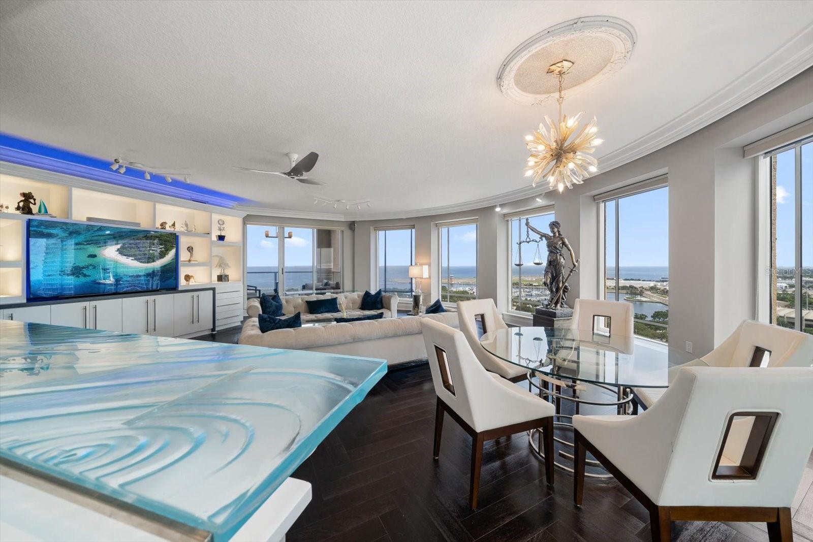 U8243966 Property Photo