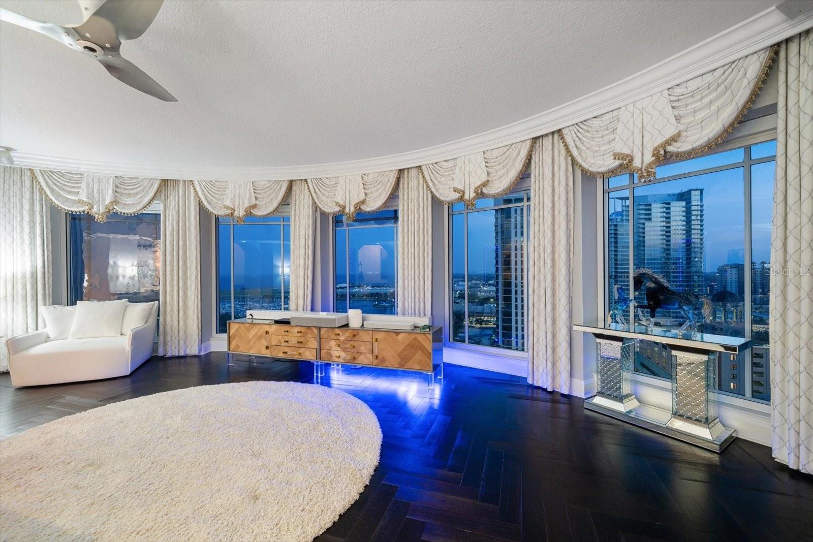 U8243966 Property Photo