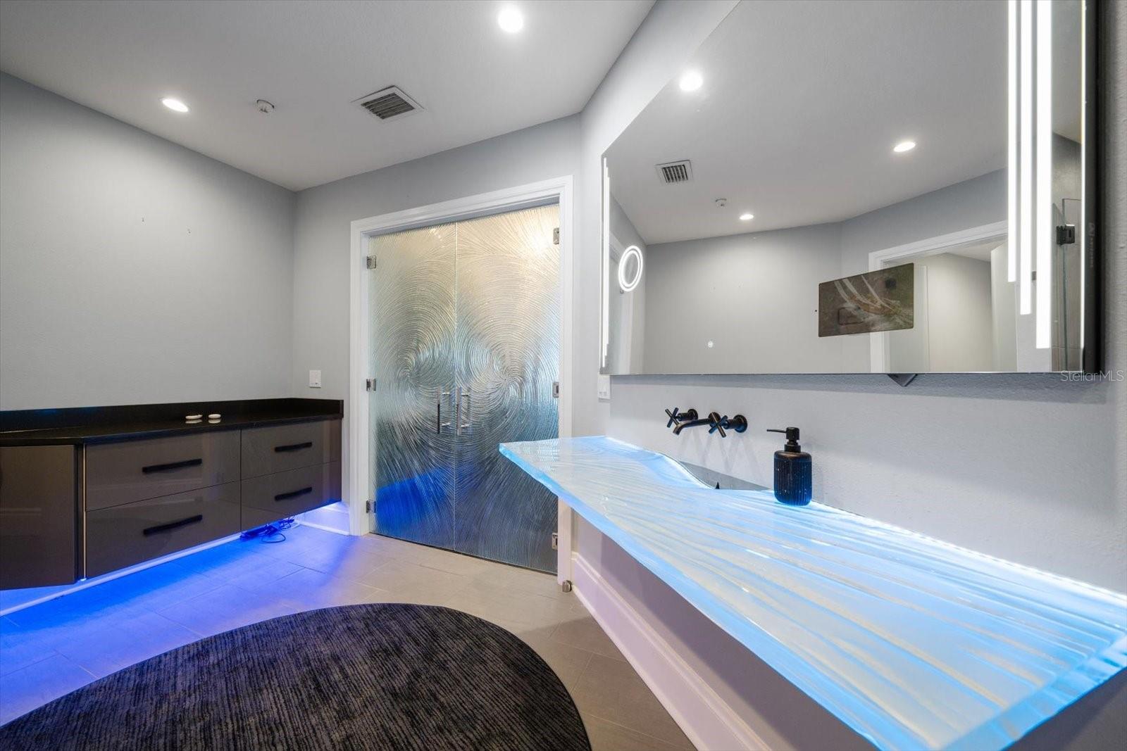 U8243966 Property Photo