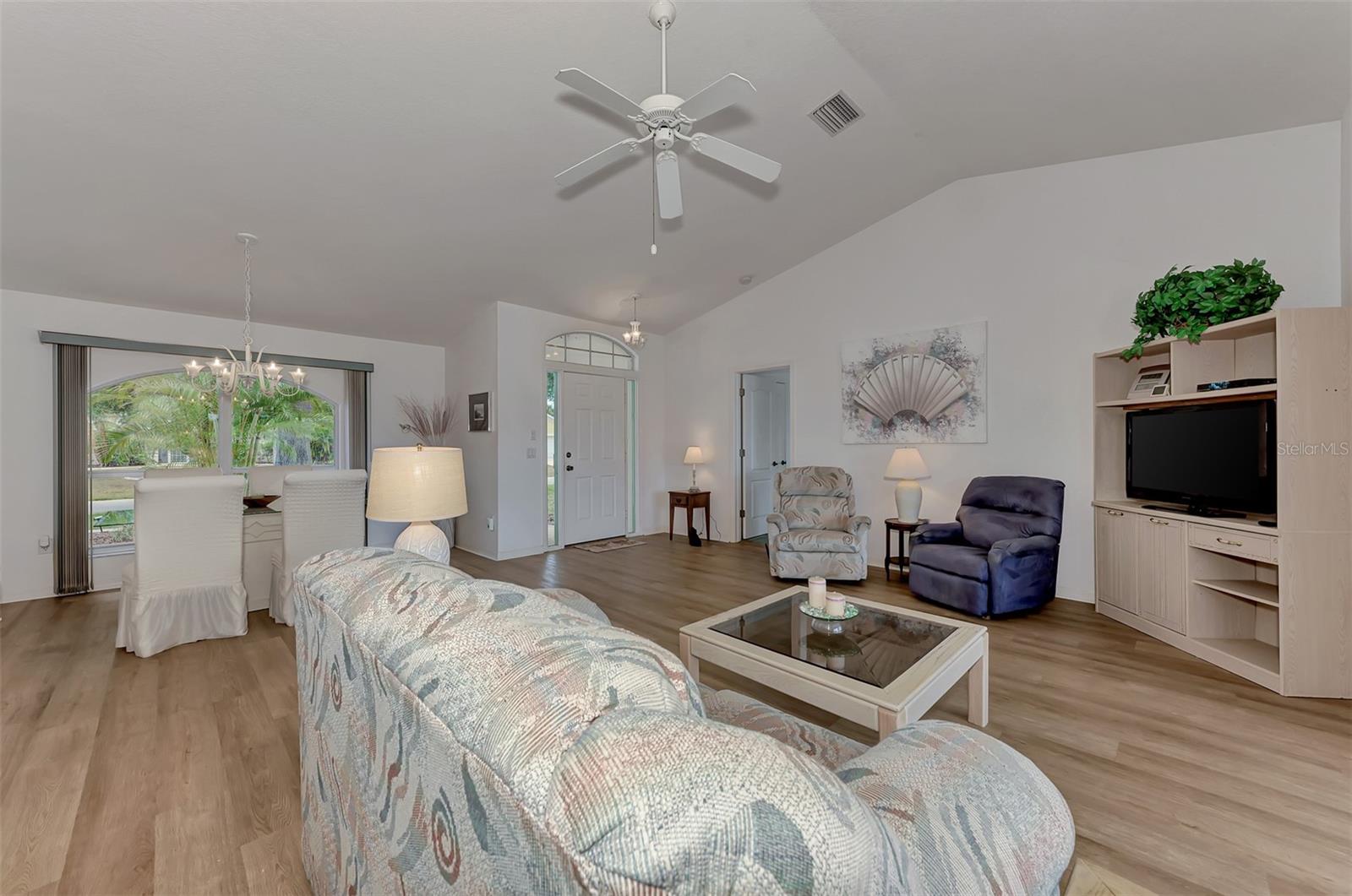 136 LONG MEADOW LN, ROTONDA WEST, FL, 33947
