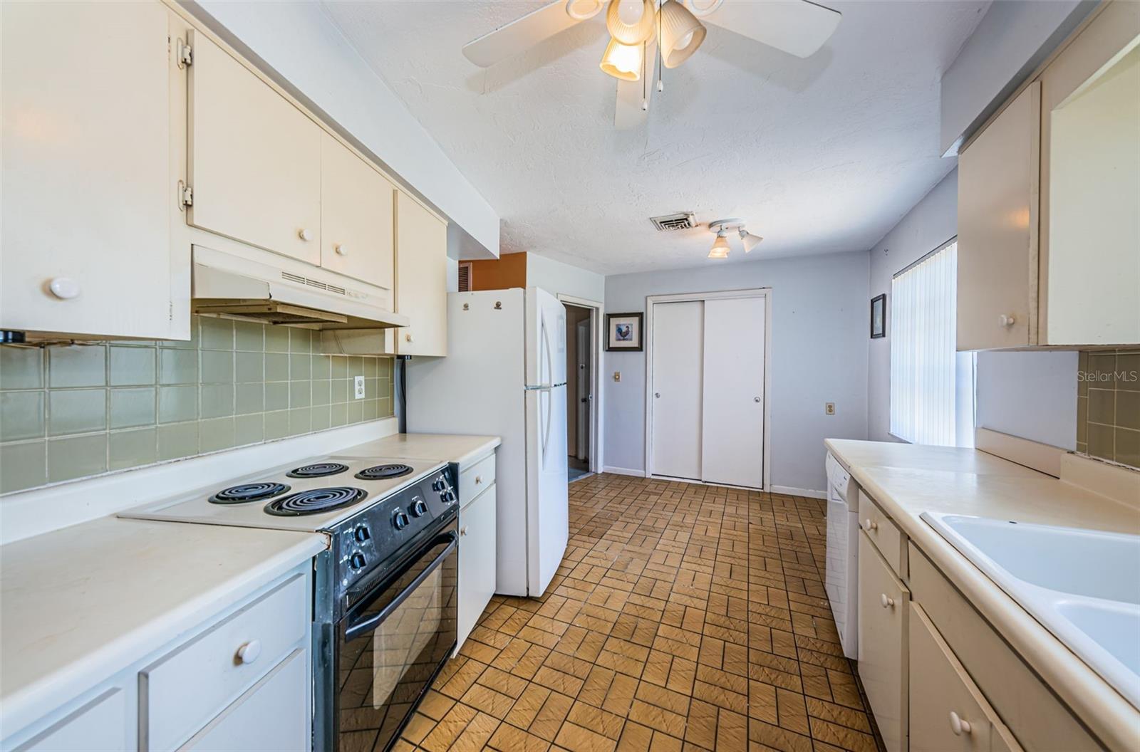 6975 301ST AVE N, CLEARWATER, FL, 33761