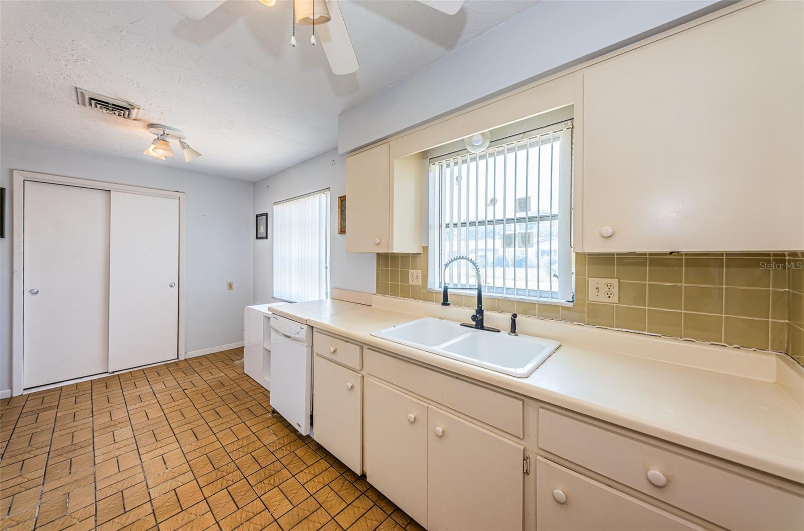 6975 301ST AVE N, CLEARWATER, FL, 33761