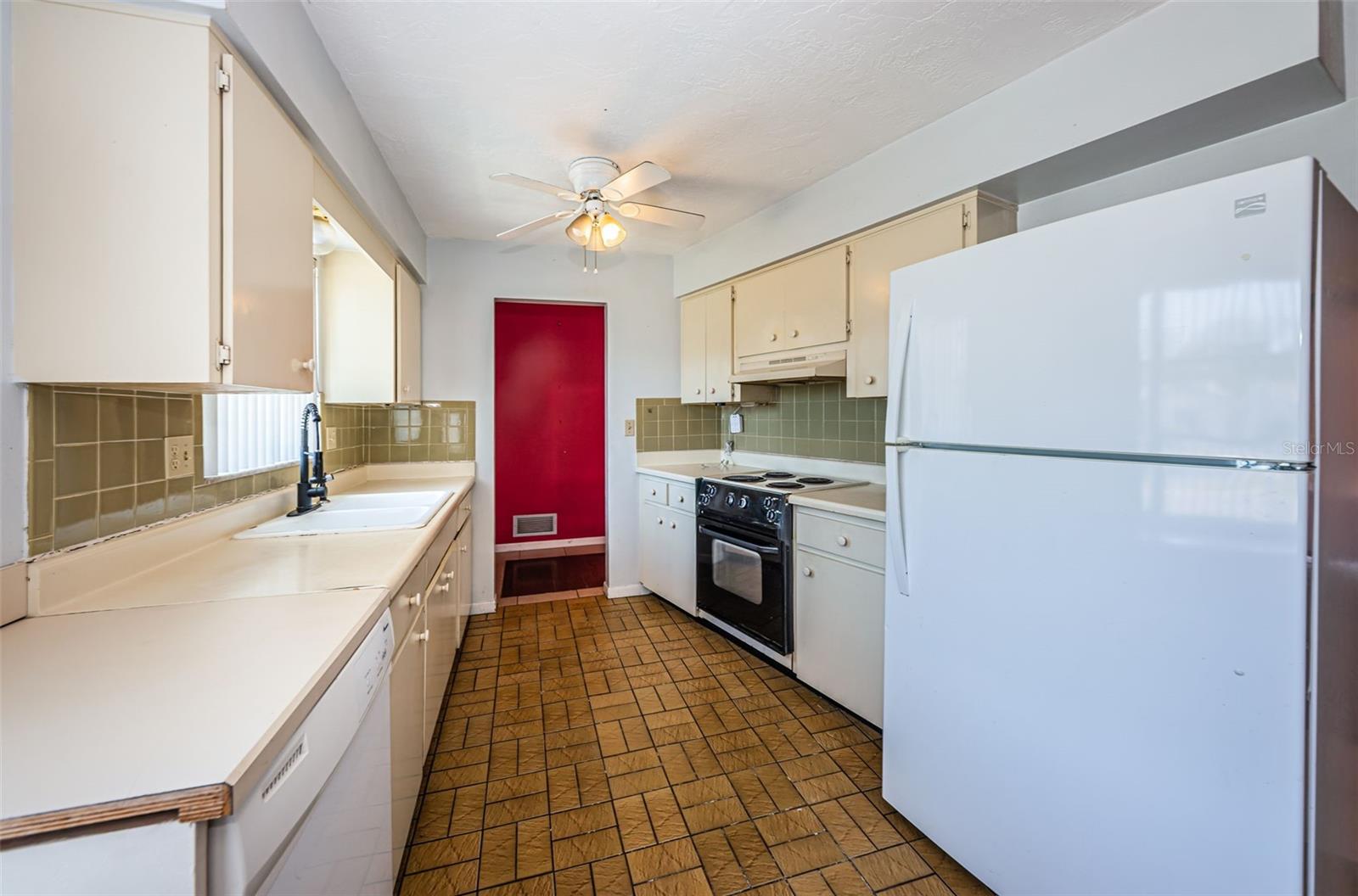 6975 301ST AVE N, CLEARWATER, FL, 33761