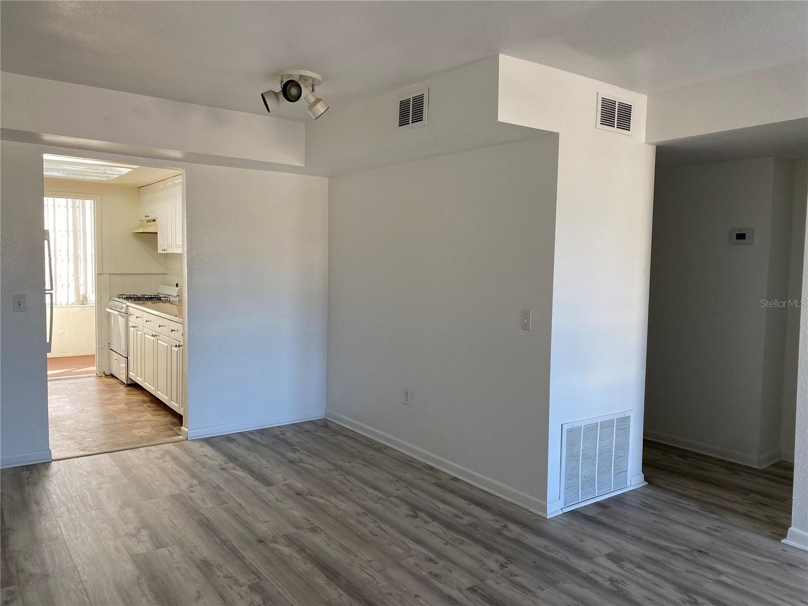 911 WASHINGTON AVE #212, LARGO, FL, 33770