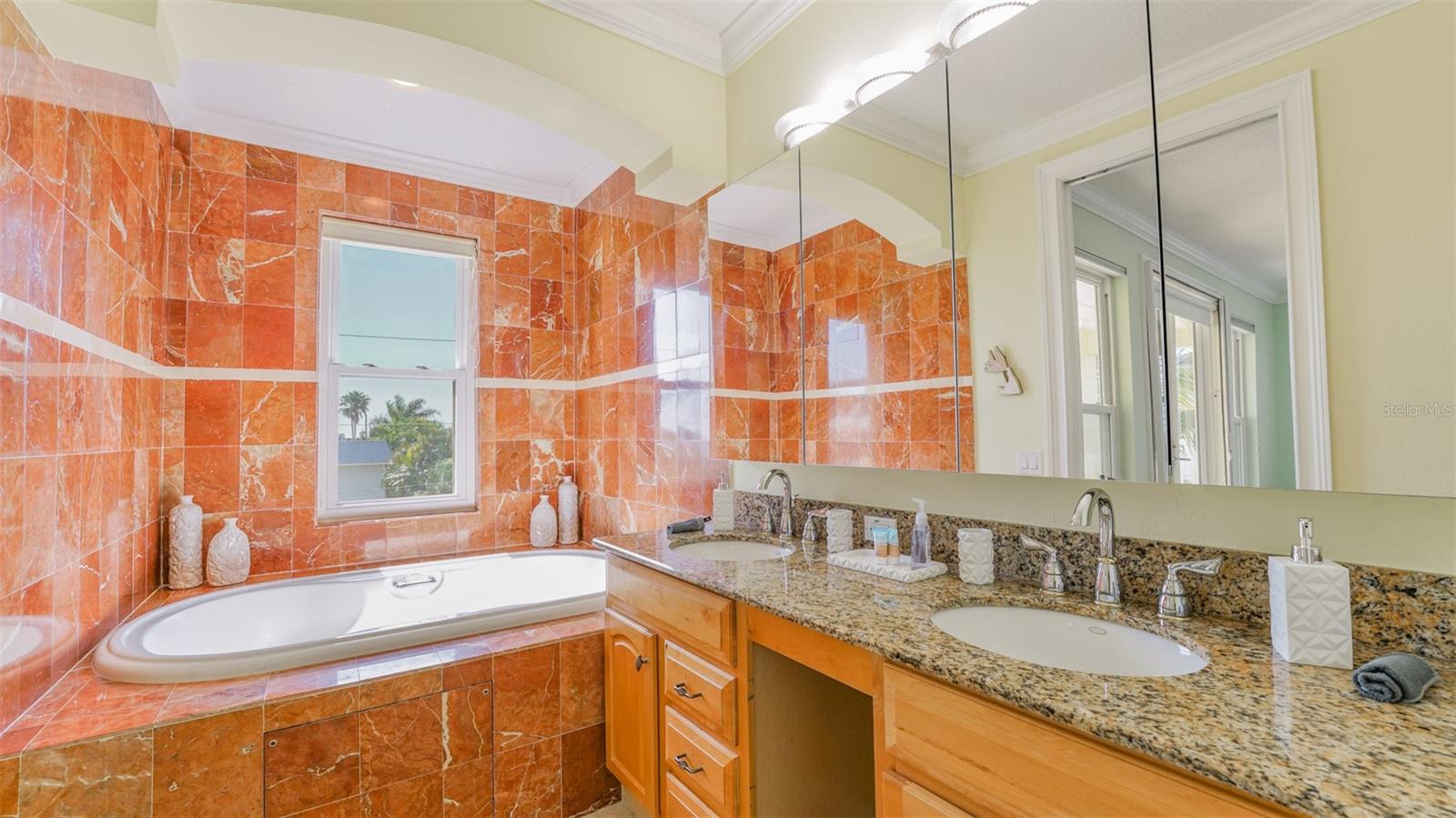 2203 AVENUE C #B, BRADENTON BEACH, FL, 34217