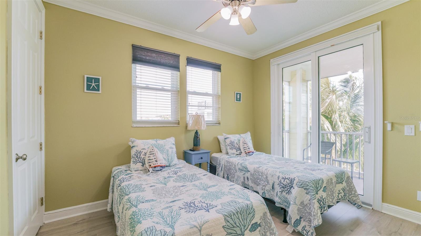 2203 AVENUE C #B, BRADENTON BEACH, FL, 34217