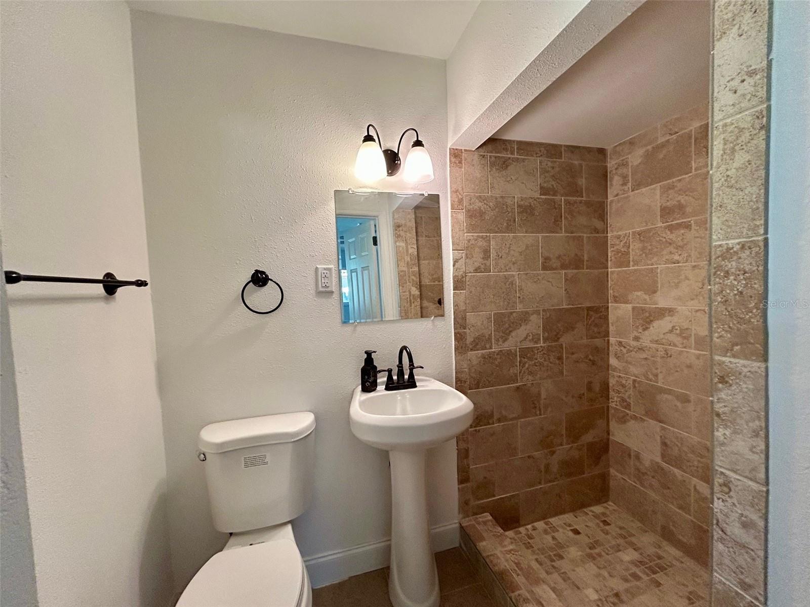A4612052 Property Photo