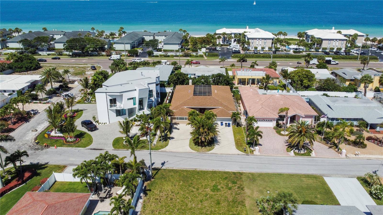 2504 HIBISCUS DR W, BELLEAIR BEACH, FL, 33786