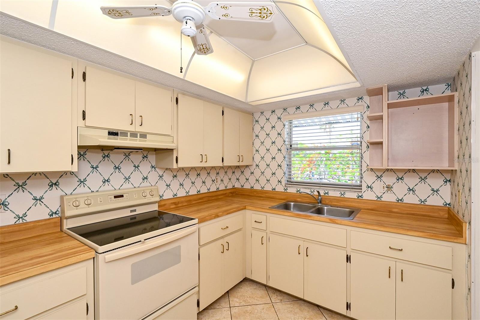 3981 MACEACHEN BLVD #330, SARASOTA, FL, 34233