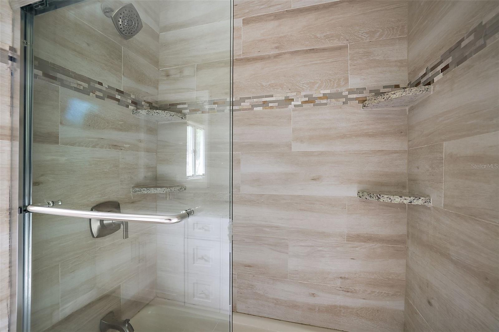 1261 W LAKESHORE DR, CLERMONT, FL, 34711