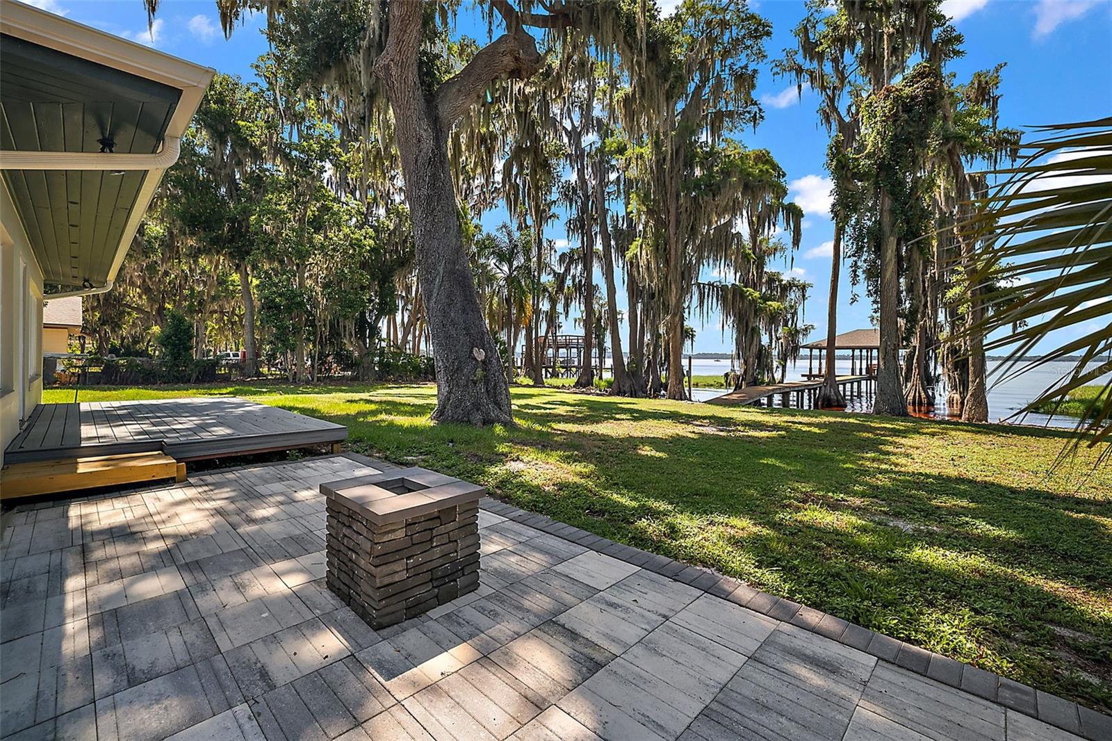 1261 W LAKESHORE DR, CLERMONT, FL, 34711