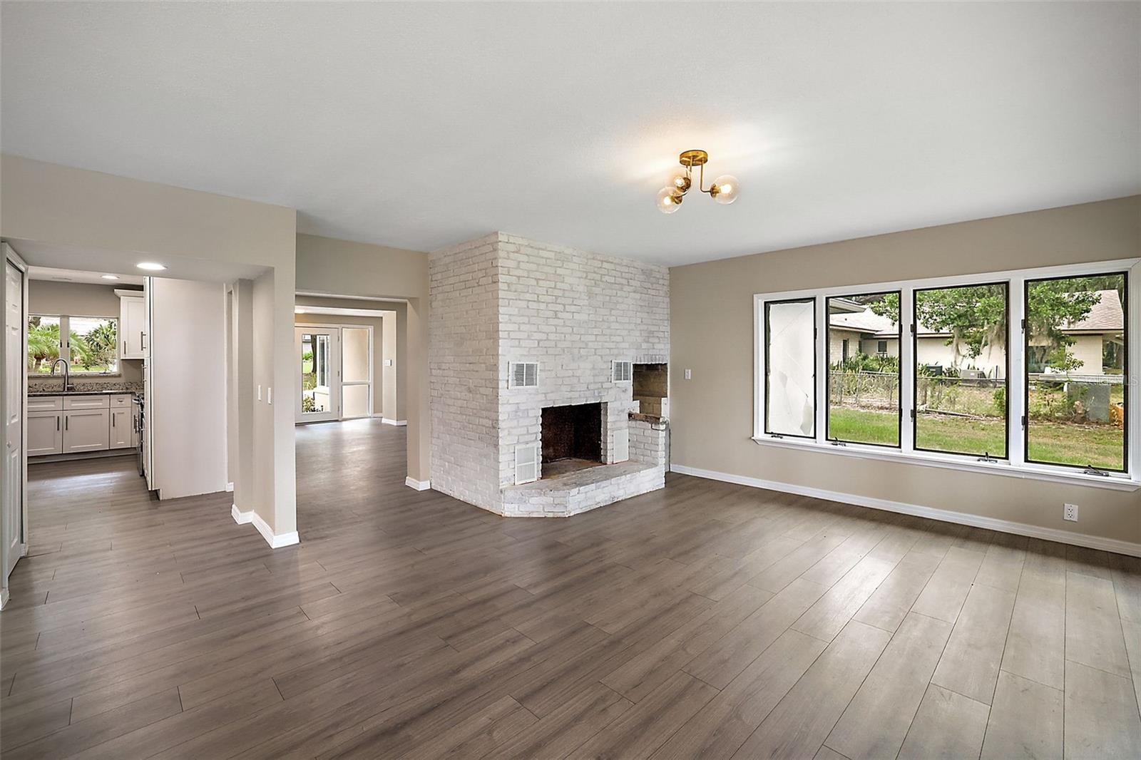 1261 W LAKESHORE DR, CLERMONT, FL, 34711