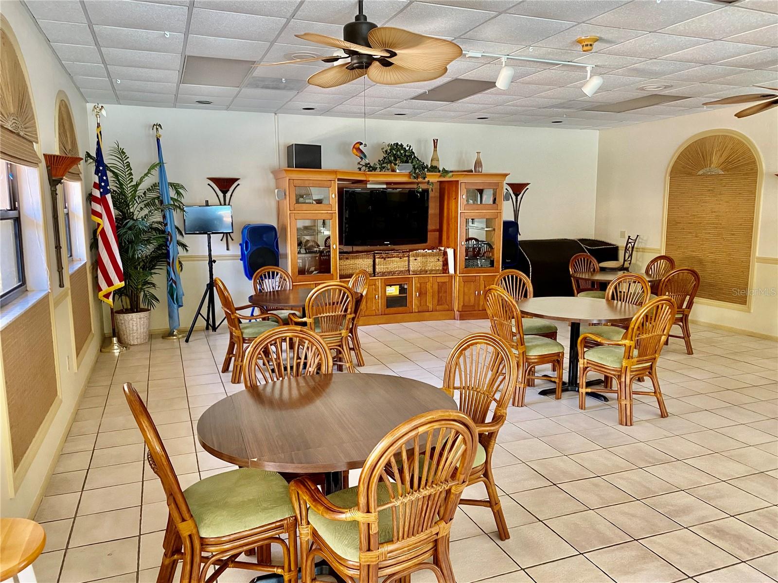 390 301 BLVD W #1B, BRADENTON, FL, 34205