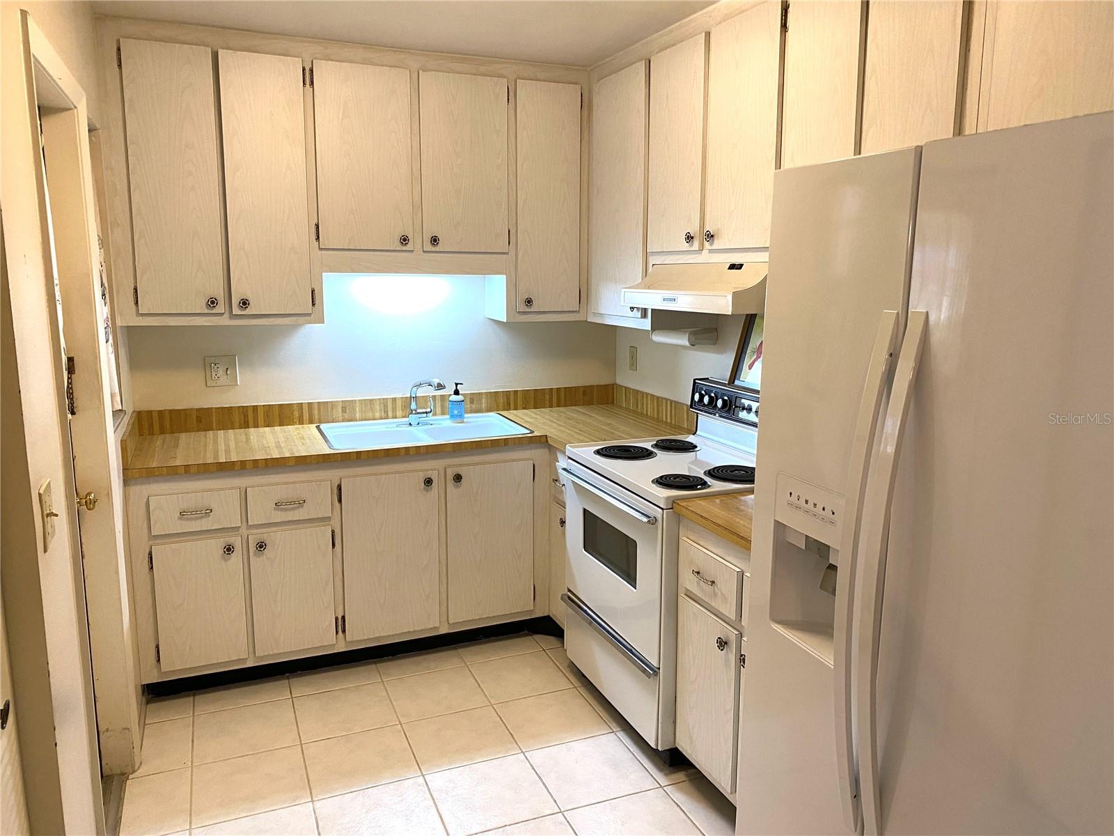 390 301 BLVD W #1B, BRADENTON, FL, 34205