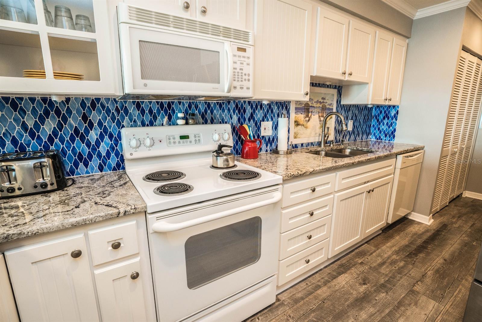 818A BAHIA DEL SOL DR #27, RUSKIN, FL, 33570