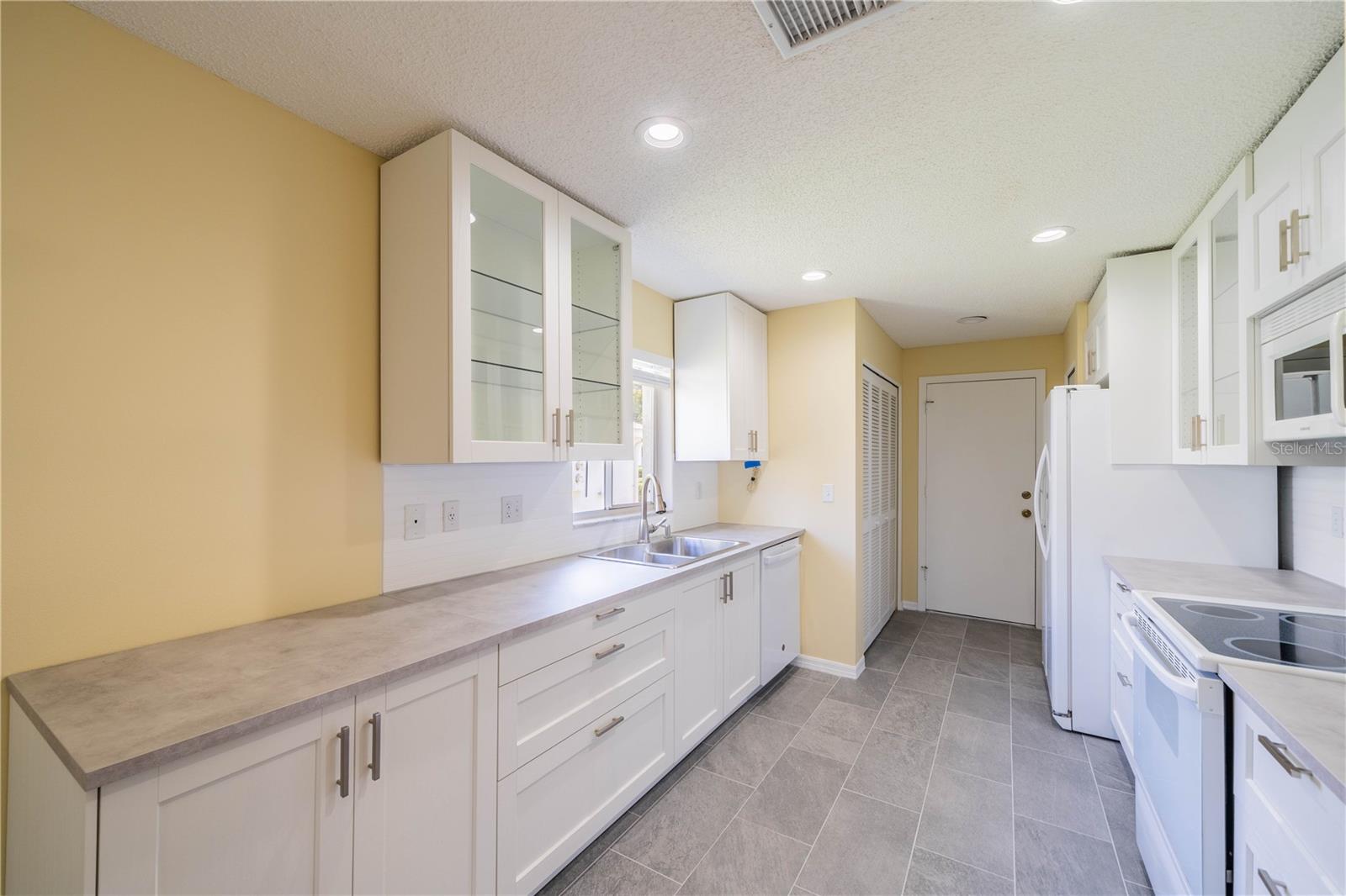 912 OXFORD PARK DR, SUN CITY CENTER, FL, 33573
