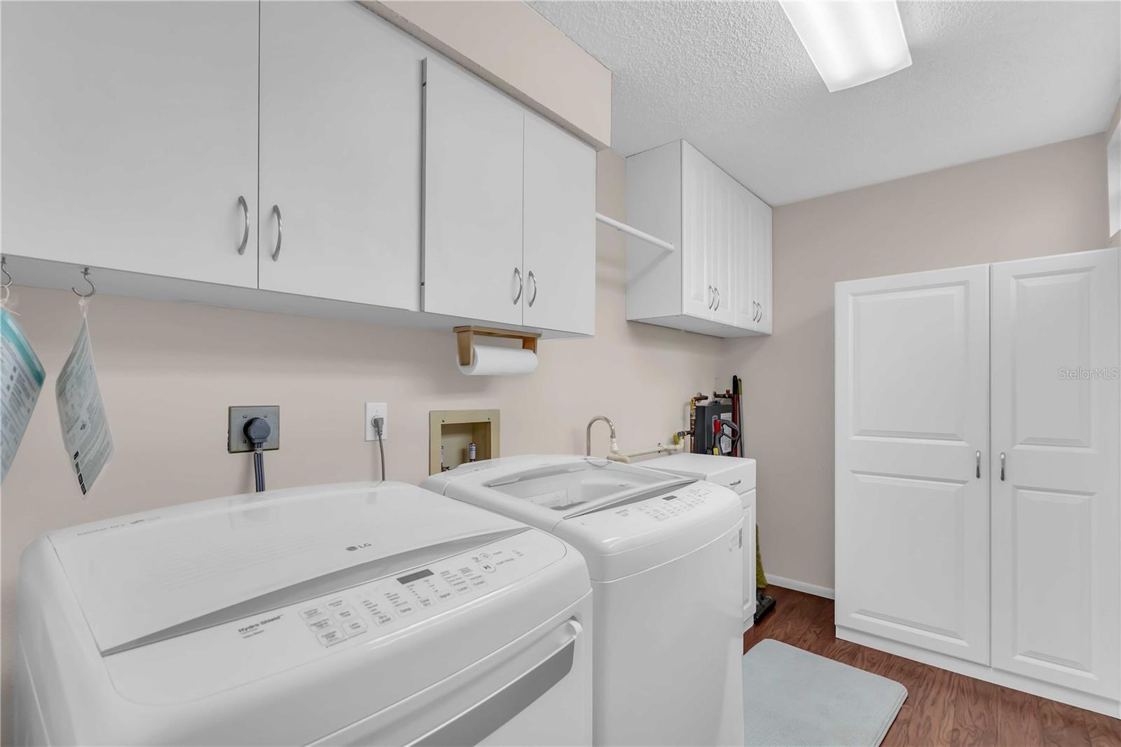 3806 GLEN OAKS MANOR DR, SARASOTA, FL, 34232