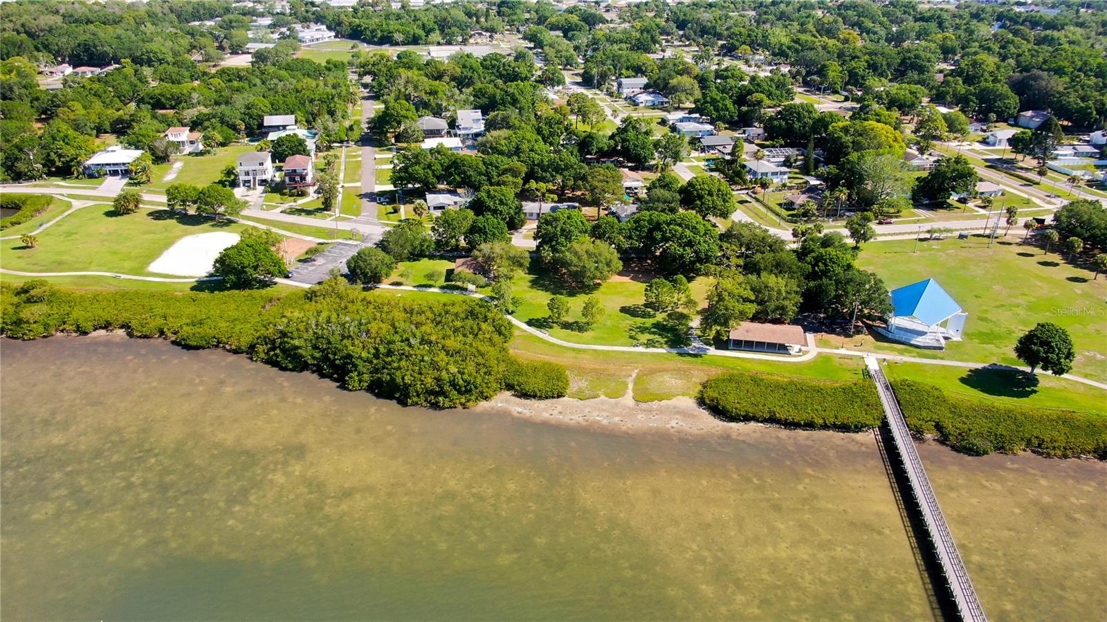 303 SHORE DR W, OLDSMAR, FL, 34677