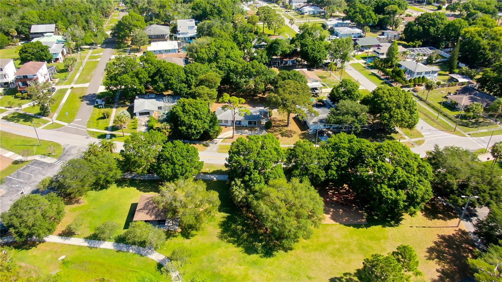 303 SHORE DR W, OLDSMAR, FL, 34677