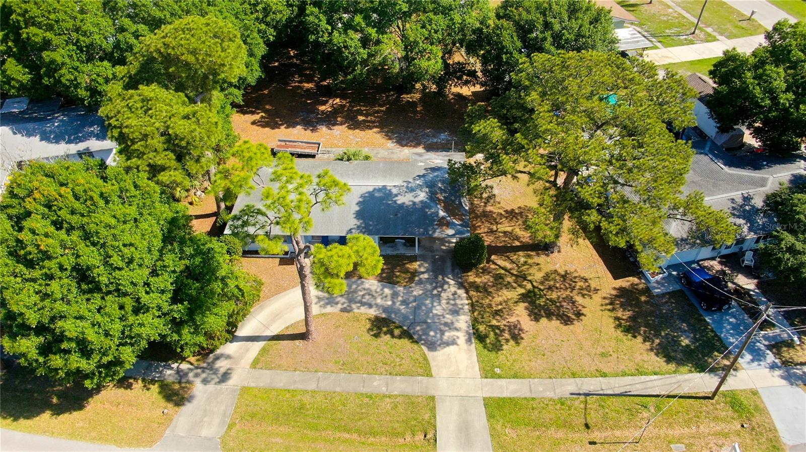 303 SHORE DR W, OLDSMAR, FL, 34677