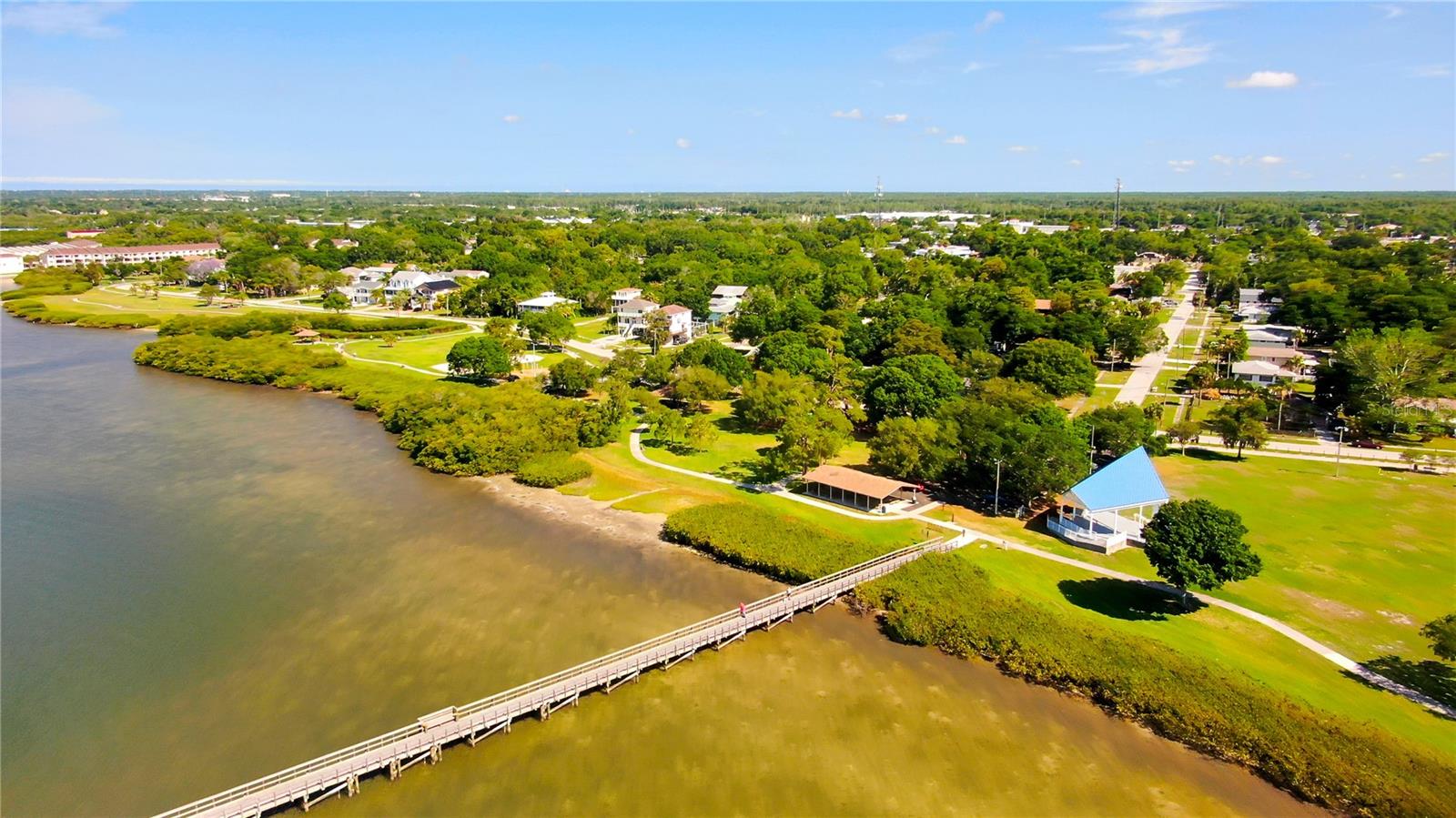 303 SHORE DR W, OLDSMAR, FL, 34677