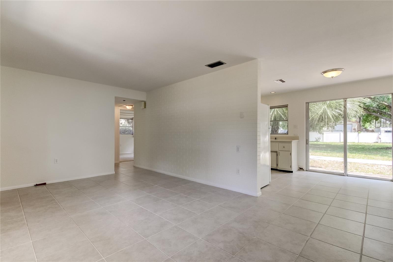 303 SHORE DR W, OLDSMAR, FL, 34677