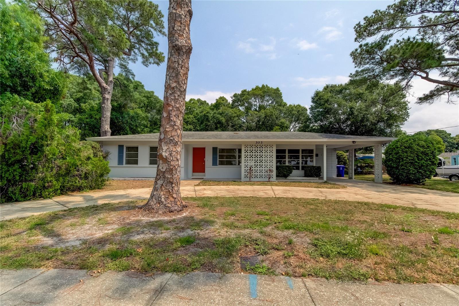 303 SHORE DR W, OLDSMAR, FL, 34677